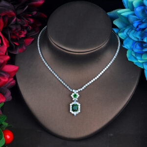 Premium Emerald Elegance: Radiant Dark Green Gemstone Pendant & Matching Studs Set