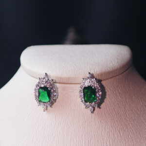 Premium Emerald Elegance: Radiant Dark Green Gemstone Pendant & Matching Studs Set