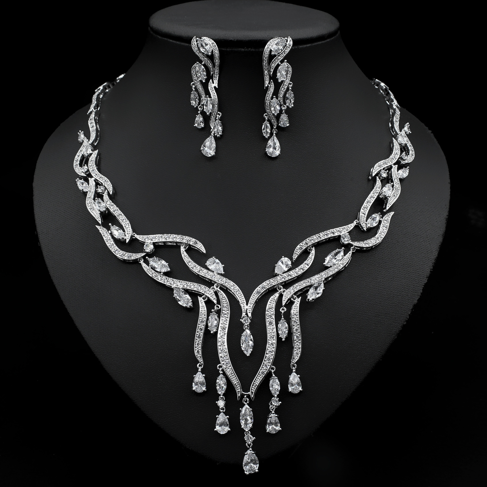 Premium Radiant Wave Zirconia Necklace & Earring Set – Timeless Glamour for Special Occasions, 1 DAY DISPATCH. - Image 4