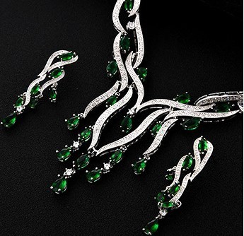 Premium Radiant Wave Zirconia Necklace & Earring Set – Timeless Glamour for Special Occasions, 1 DAY DISPATCH. - Image 3